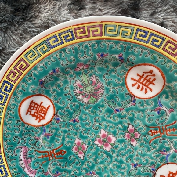 Vintage Chinese Famille
Rose Porcelain Sunflower Plate - Picture 3 of 16